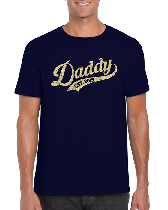 " Daddy Est. 2015 " Year Father's Day Dad Retro Vintage Style Graphic T-shirt