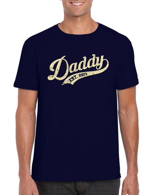 " Daddy Est. 2014 " Year Father's Day Dad Retro Vintage Style Graphic T-shirt